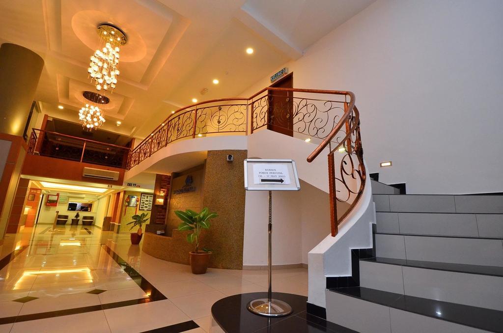 Yew Boutique Hotel Teluk Intan Esterno foto