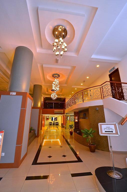 Yew Boutique Hotel Teluk Intan Esterno foto