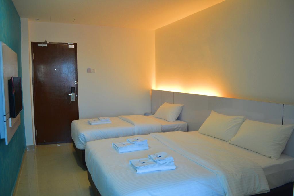 Yew Boutique Hotel Teluk Intan Esterno foto