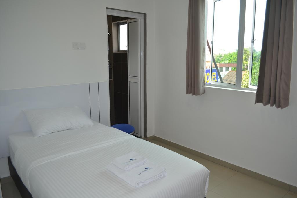 Yew Boutique Hotel Teluk Intan Esterno foto