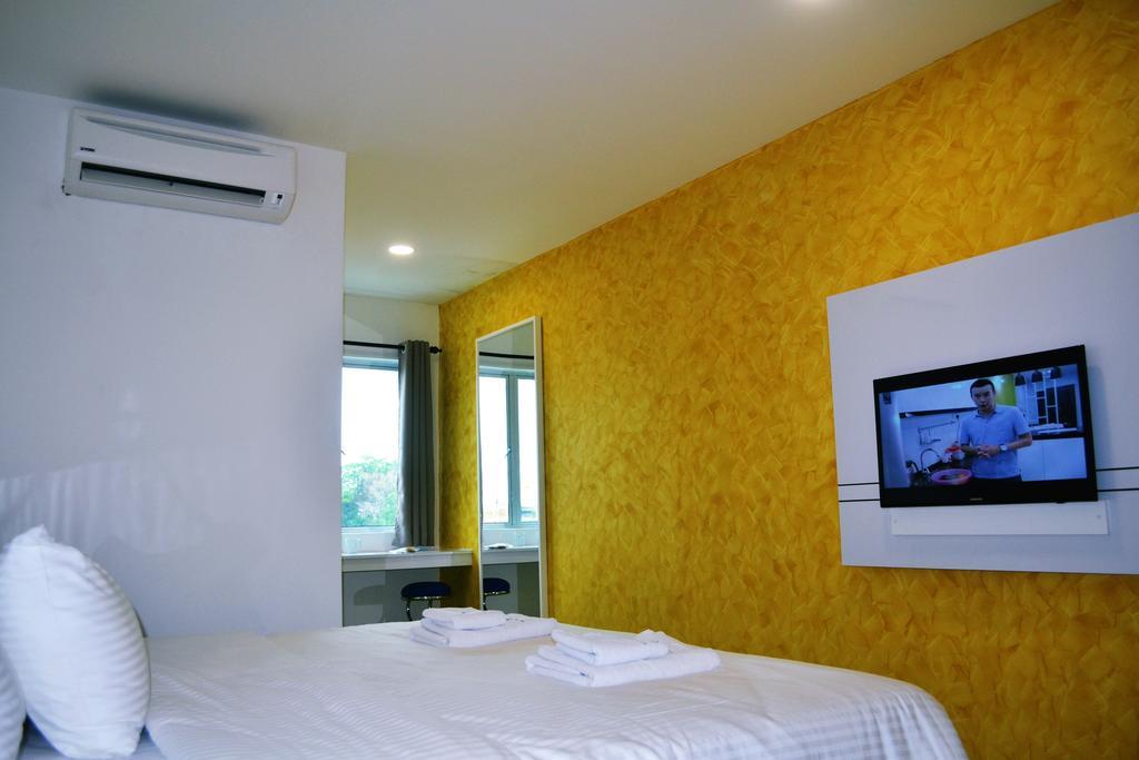 Yew Boutique Hotel Teluk Intan Esterno foto