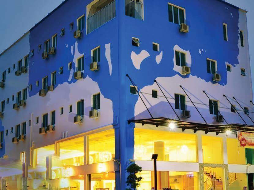Yew Boutique Hotel Teluk Intan Esterno foto