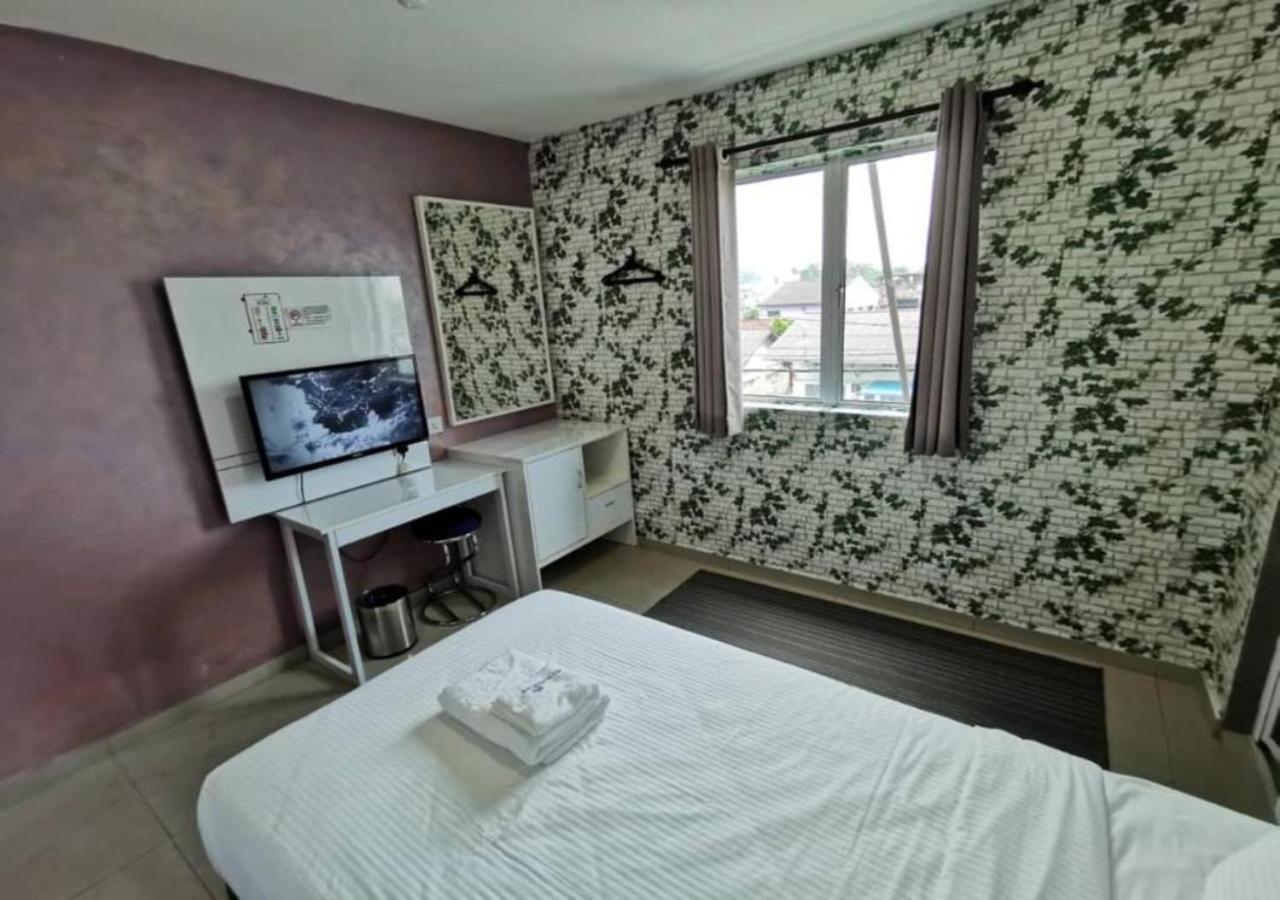Yew Boutique Hotel Teluk Intan Esterno foto