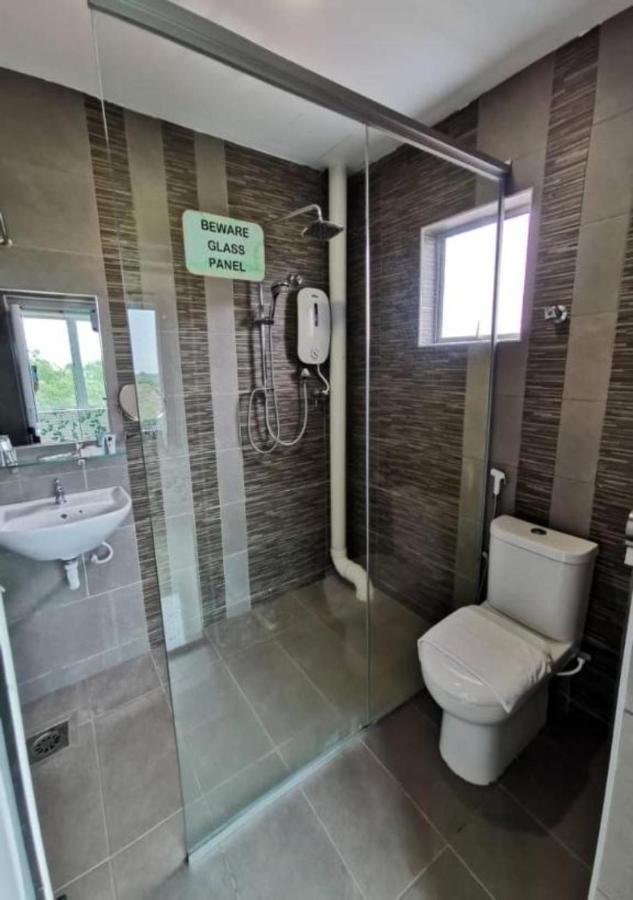Yew Boutique Hotel Teluk Intan Esterno foto