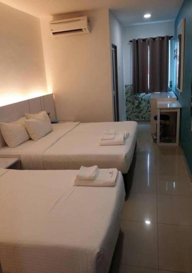 Yew Boutique Hotel Teluk Intan Esterno foto