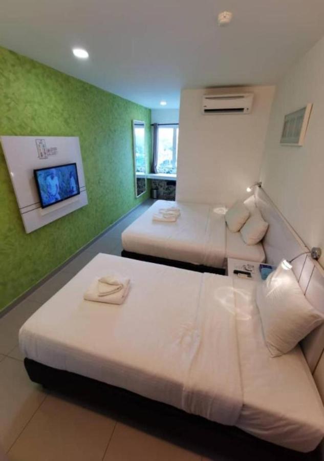Yew Boutique Hotel Teluk Intan Esterno foto