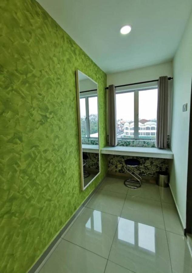 Yew Boutique Hotel Teluk Intan Esterno foto