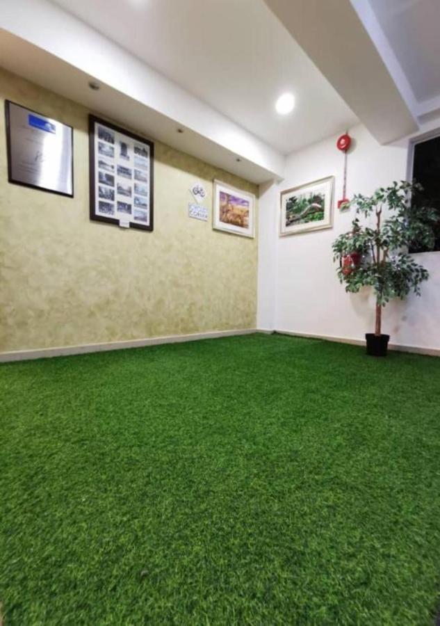 Yew Boutique Hotel Teluk Intan Esterno foto